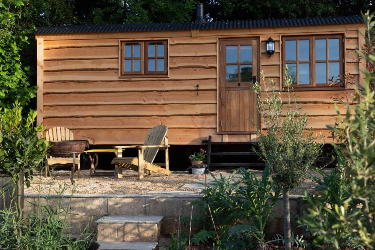 Luxury, Rural Shepherds Hut With Hot Tub Nr Bath Bristol Exterior photo
