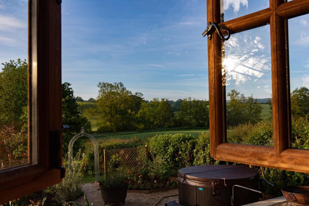 Luxury, Rural Shepherds Hut With Hot Tub Nr Bath Bristol Exterior photo