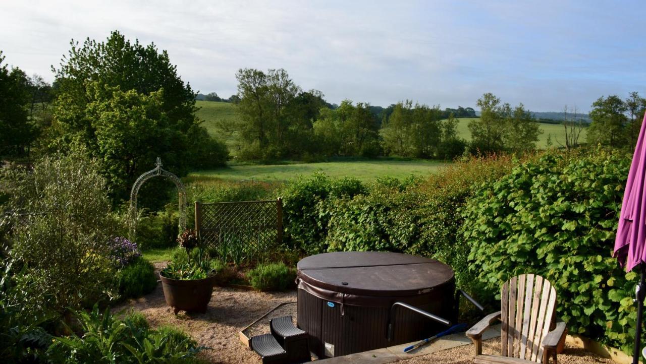 Luxury, Rural Shepherds Hut With Hot Tub Nr Bath Bristol Exterior photo