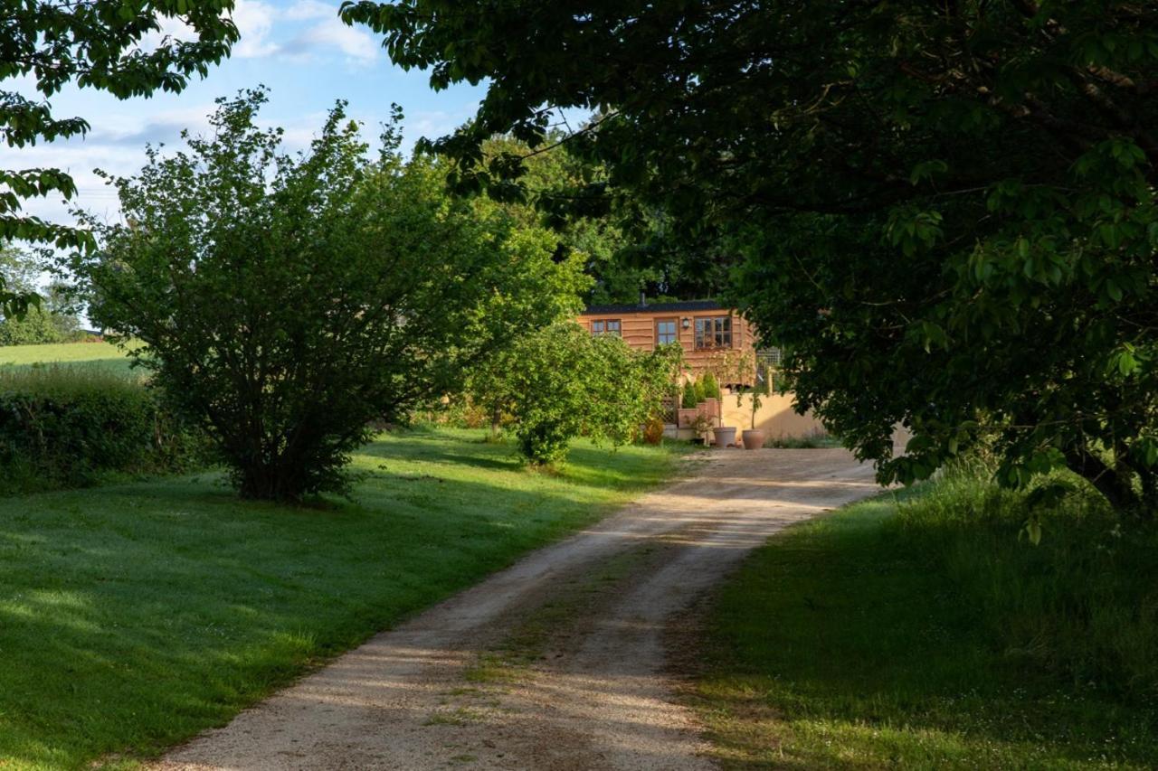 Luxury, Rural Shepherds Hut With Hot Tub Nr Bath Bristol Exterior photo