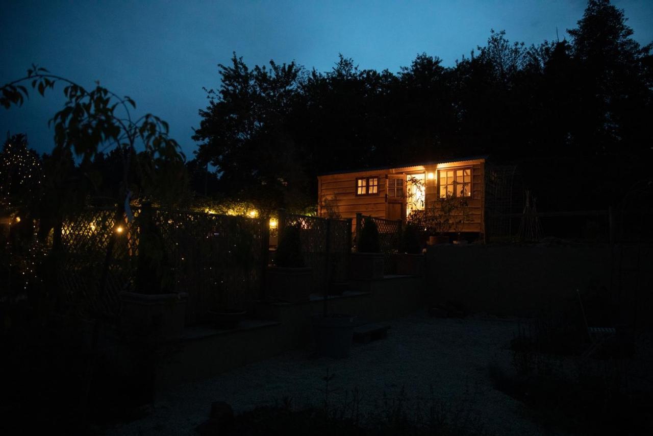 Luxury, Rural Shepherds Hut With Hot Tub Nr Bath Bristol Exterior photo