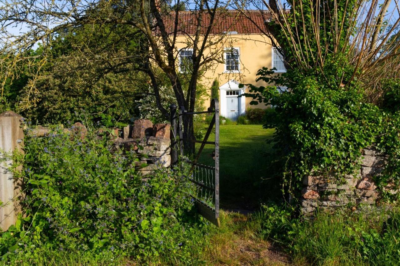 Luxury, Rural Shepherds Hut With Hot Tub Nr Bath Bristol Exterior photo